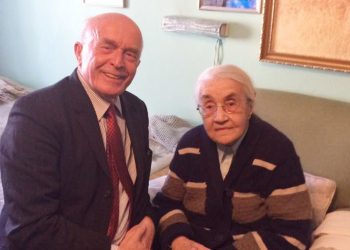 “Donte të dëgjonte jehonën e librit të saj”, bashkëpunëtori i Nexhmije Hoxhës rrëfen takimin e fundit me të