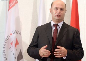 “Turp…100 herë turp të të vijë”, aktori Petrit Malaj rrëfen incidentin që i ndodhi në autobus