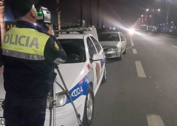 VIDEO/ “Mbroni jetën”, Drejtonin mjetin me shpejtësi “skëterrë”, 15 shoferët e pësojnë keq