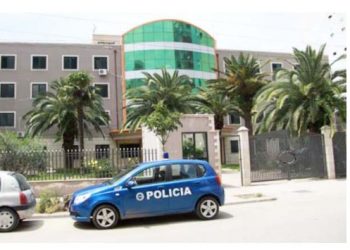 Nuk mbarojnë çudirat e gjyqtares/ Liroi Indrit Doklen, tani kthen në detyrë 2 policë të pezulluar