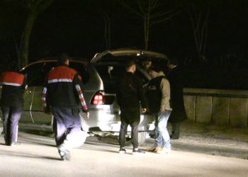 “Blindohet” Berati/ Policia kontrolle “blic” për drogë, armë e persona të shpallur në kërkim