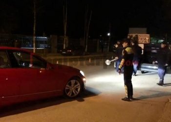 Pas Beratit, “blindohet” edhe Fieri. FNSH kontrollon automjetit që hyjnë e dalin nga qyteti