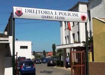 Vajza e godet me thikë gjatë sherrit, i riu nga Lezha përfundon në spitalin e Traumës