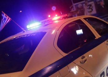 Dy shqiptarë përleshen me thika me emigrantët pakistanezë në Greqi, plagoset njëri prej tyre