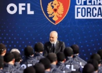 Ta presësh krimin me këmbët hapur…