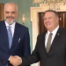 VIDEO / Rama publikon pamjet, shtrëngon duart me Mike Pompeon në Uashington