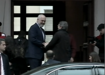 Sassoli nis takimet zyrtare në Tiranë, Rama pret në hyrje të Kryeministrisë presidentin e PE