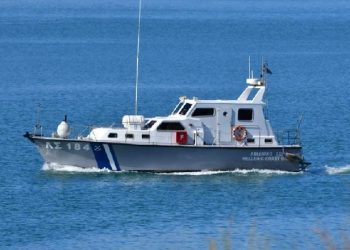 Lëshuan alarmin SOS në Divjakë, Roja Bregdetre shpëton 18 klandestinë, mes tyre dhe një fëmijë