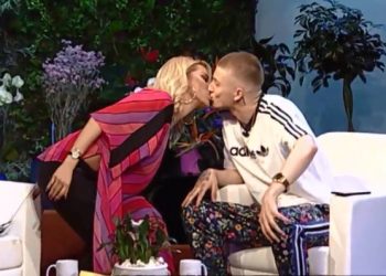 Puthja në buzë me Feron/ Roza Lati: Kam qejf të luaj ping-pong me publikun