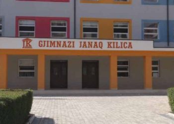 Gabimi me formulën kimike/ Helmohen 7 nxënës të shkollës ‘Janaq Kilica’ në Fier, me urgjencë në spital