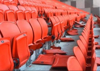 Thyerja e stolave në stadium, Rama: Pas hekurave dhe t’u ndalohet përgjithmonë hyrja në stadiumet shqiptare