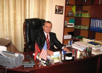 Letra e pazakontë e anëtarit të KLP drejtuar Gent Ibrahimit: A më keni çuar kartolinë urimi për Vitin e Ri?