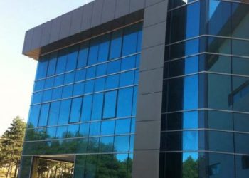 “Favore seksuale në këmbim të punësimit”, në hetim zyrtari i Tatimeve në Korçë pas denoncimit të një vajze