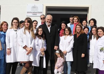 Ndroqi bëhet me qendër shëndetësore të re, Manastirliu: 140 mjekë të rinj në sistemin shëndetësor
