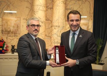Veliaj pret kryebashkiakun e Mantovës: Më shumë pista biçikletash dhe transport elektrik në Tiranë