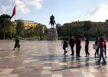 Zëri i Amerikës: Lindjet shënojnë rënie në Shqipëri, ja qarqet me më pak shtesë popullsie