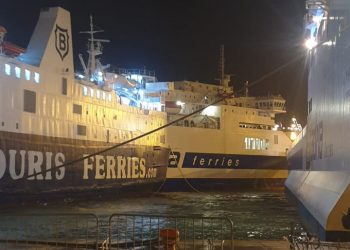 Aksident i pazakontë në portin e Durrësit, përplasen tre tragete me pasagjerë brenda (Foto)