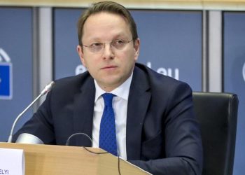 Mesazhi i Várhelyi në Beogad: Marrëveshja me Prishtinën mbetet kyç për rrugën e Serbisë drejt BE-së