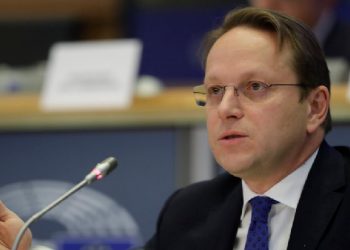 Várhelyi: Nëse s’hapen negociatat në mars Ballkani në rrezik, BE-ja të mbajë premtimin