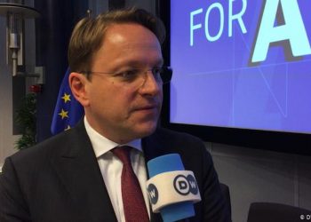 1.15 mld euro fonde për tërmetin, eurokomisioneri: Korrupsioni nuk do tolerohet! Do ndjekim rindërtimin