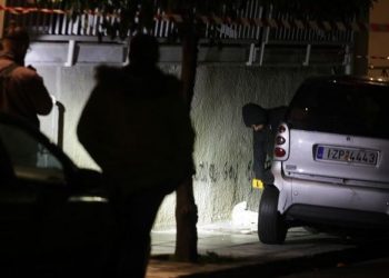 Plumb në kokë shqiptarit në Athinë, 37-vjeçari në rrezik për jetën në spital. Pista ku dyshon policia (Foto)