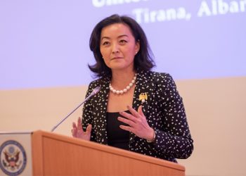 Ambasadorja e SHBA: Anëtarët e BKH do t’i nënshtrohen makinës të së vërtetës