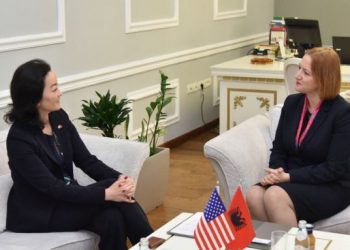 Denaj takohet me Yuri Kim: Gatishmëri për të mirëpritur çdo investitor amerikan