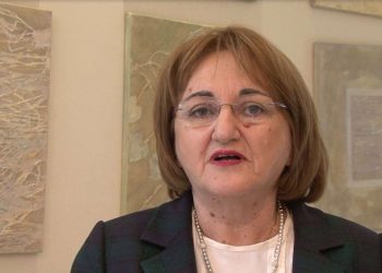 “Mos bëni politikë me koronavirusin”/ Zv/ministrja i përgjigjet akuzave të PD: Karantina strukturë që plotëson standardet