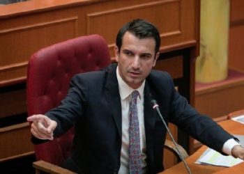 Veliaj: Qytetarët të qëndrojnë në shtëpi, ndërpritet edhe transporti urban