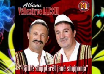 VIDEO / “Mos me u krrujt, as kur të krruhet”… Vëllezërit Lleshi thurin këngë për koronavirusin