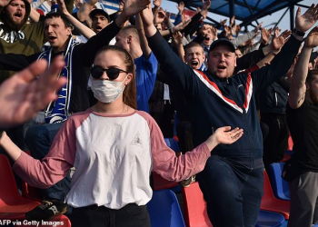 ÇMENDURIA e kohës/ Bota në kaos prej Coronavirus, në Bjellorusi luhet derbi i Minskut!