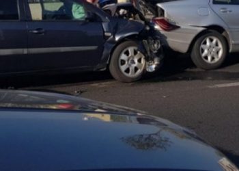 Aksident në Elbasan/ Tre makina përplasen, dëmtohet një grua shtatzënë