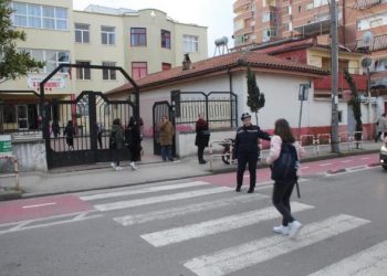 Policët bashkiakë pranë shkollave, Veliaj: Dita nis dhe përfundon me sigurinë maksimale për fëmijët