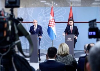 Mbledhje e përbashkët mes ministrave të Jashtëm, Cakaj: Nismë trepalëshe Shqipëri-Kroaci-Kosovë