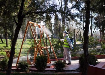 FOTO/ Dezinfektohen të gjitha këndet e lojërave në Tiranë, Veliaj: Fëmijët, jo të rrezikuar ndaj koronavirusit