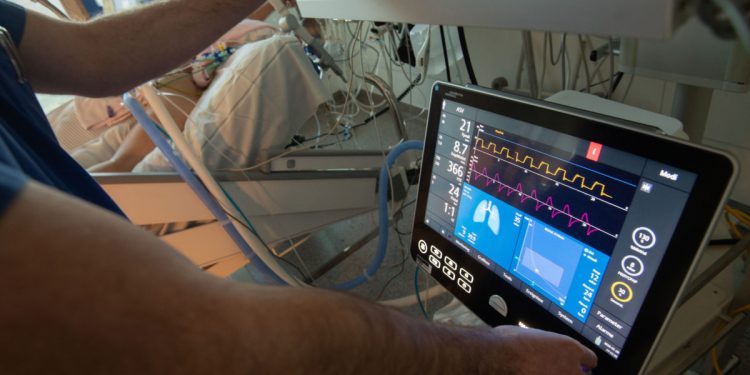 20 January 2020, Baden-Wuerttemberg, ---: A doctor operates a ventilator in an intensive care unit. Photo: Marijan Murat/dpa (Photo by Marijan Murat/picture alliance via Getty Images)