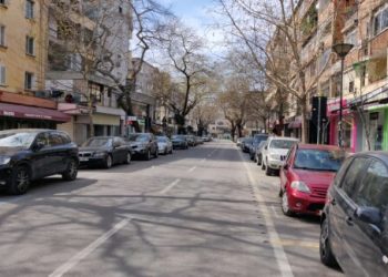 Ekskluzive/Tirana në mesditë, peisazh pranvere me zbrazëti totale