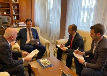 Ministri i Jashtëm i Kosovës/ Konjufca kërkon largimin e ambasadores në SHBA, Çitaku dhe 6 të tjerëve