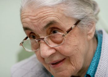 Sa ishte pasuria e Nexhmije Hoxhës? (Një replikë për 15 milionët, 25 frigoriferët dhe 28 televizorët)