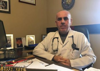 Mjeku infeksionist: Minimumi për 15 minuta infektoheni! COVID-19 nuk kalon përmes ajrit