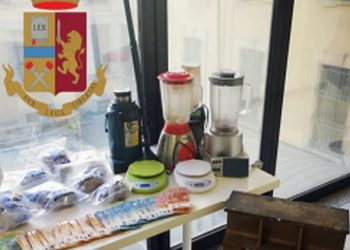 U kapën me heroinë dhe mijëra euro, pranga shqiptarëve që kishin krijuar një rafineri droge në Itali