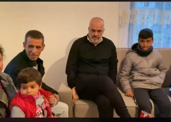 Dy familje në Marikaj bëhen me shtëpi të re pas tërmetit/ Rama: Do sistemojmë gjithë të prekurit