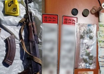 Dy persona trafikonin drogë, një jetër lëvizte me armë pa leje, pranga 3 të rinjve në Durrës