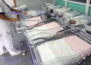 Ishte e prekur nga koronavirusi, 27-vjeçarja humb jetën pak ditë pasi lindi fëmijën