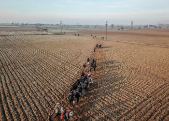 Ballkani duhet të përgatitet për dyndje refugjatësh, rrugë edhe nga Shqipëria