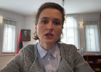 “Mësim online edhe pas 6 prillit”, çfarë thotë ministrja Shahini për ecurinë e vitit shkollor