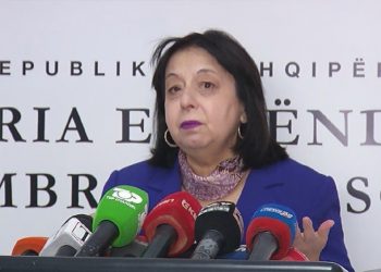 “Babë e bir janë pacientët zero”/ Bino: Gjurmuam 8 kontaktet e ngushta, 24 persona janë vetëkarantinuar