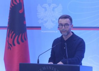 Koronavirusi/ Braçe apel shqiptarëve: Mos dilni nga shtëpia, është java më e vështirë e mundshme!