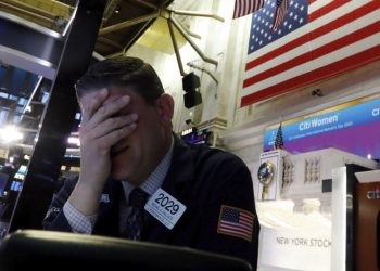 Koronavirusi “gropos” ekonominë botërore: Tronditen bursat, 7 për qind rënie në Wall Street