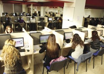 Pas dyshimeve për një të infektuar me koronavirus, punonjësit e një Call Center në karantinë